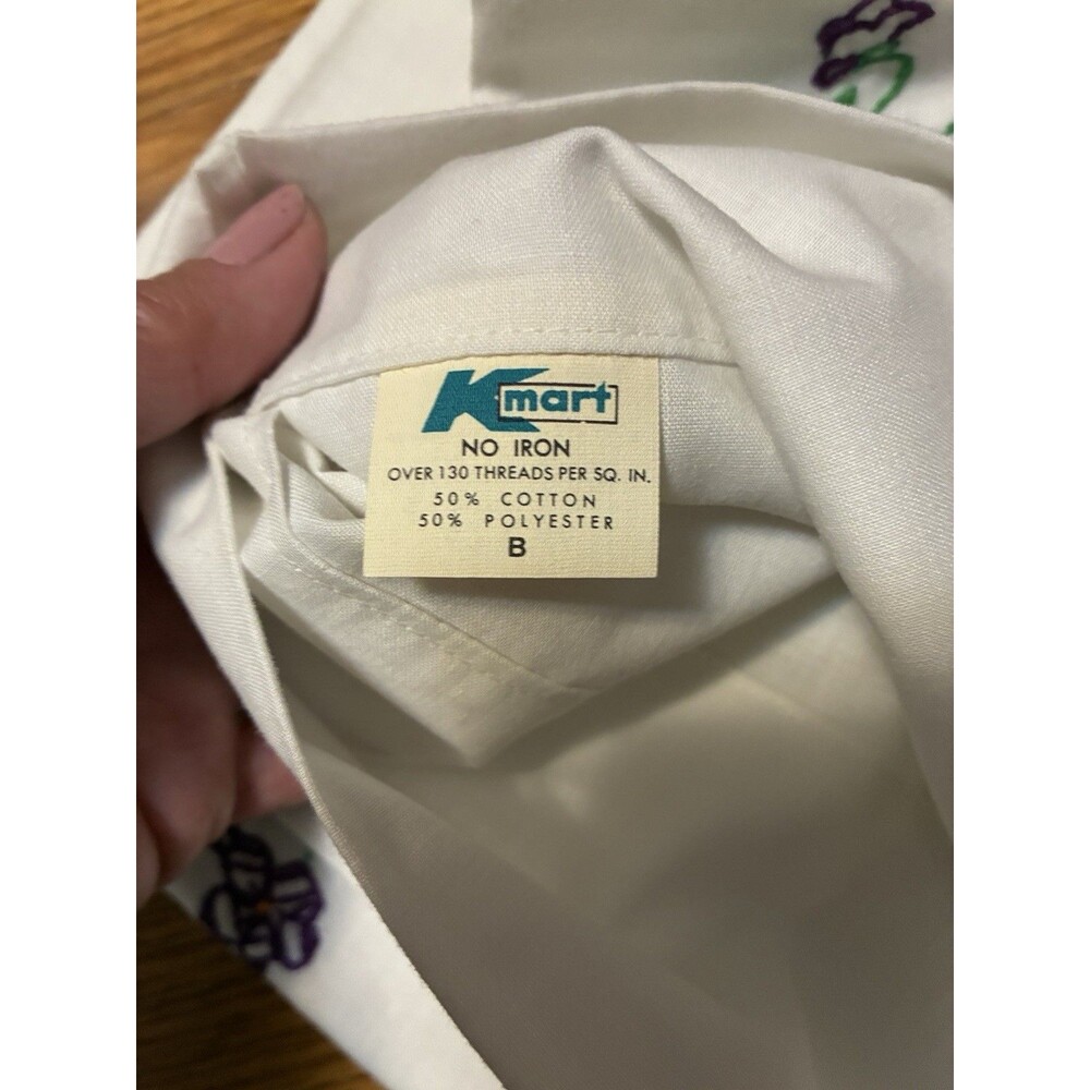 Vintage King size Embroidered Pillow Cases Purple Floral Cottagecore Lot Of 2 - Picture 7 of 8
